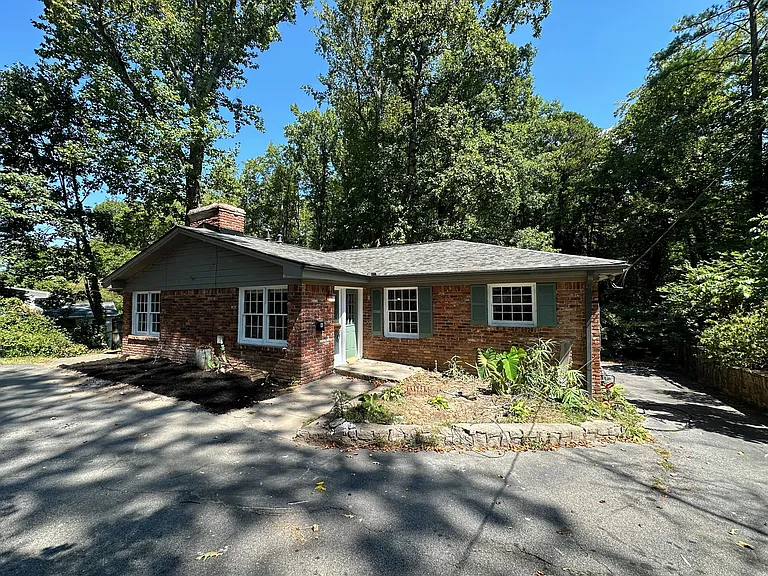 2071 E Roxboro Rd NE #B — Photo 19