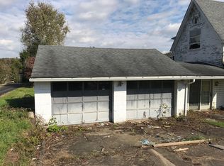 685 Park St, California, PA 15419
