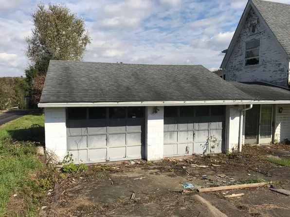 685 Park St, California, PA 15419