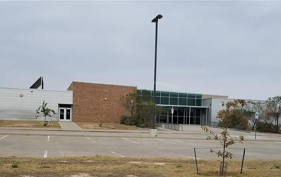 2nd image of 8801 Holliday Ln