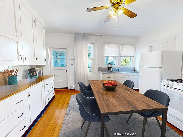 184 Ash St — Photo 2