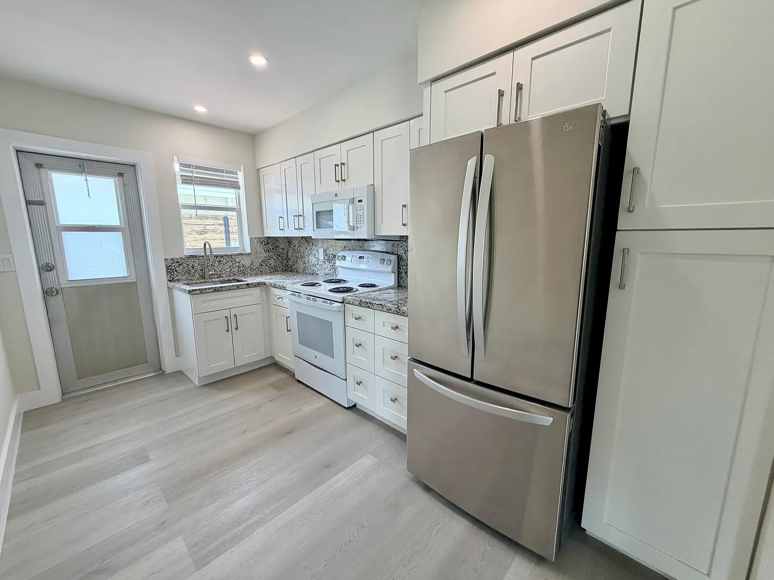 2 bed, 2.0 bath, 1100 sqft, $2,500 — Photo 4