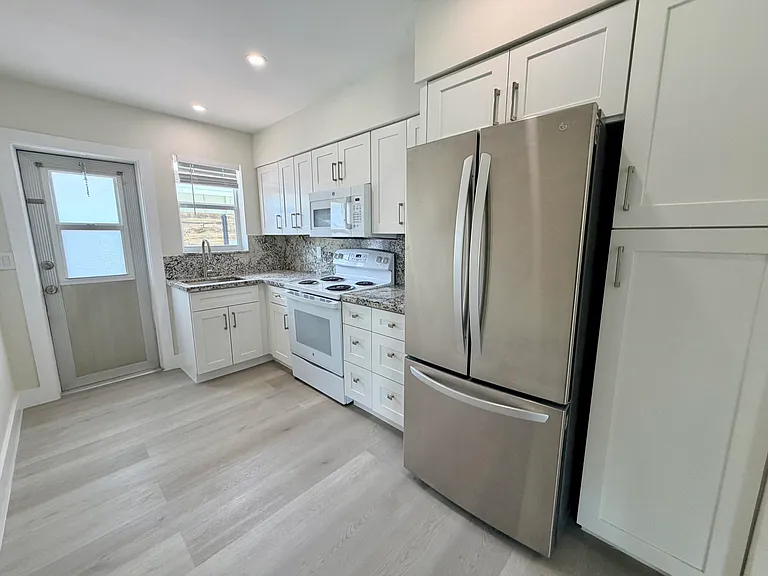 2020 NE 56th Ct #2 — Photo 4