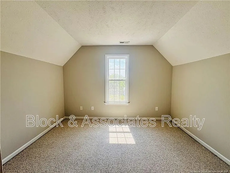 109 Vail Ct — Photo 15