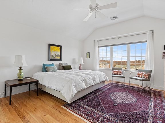 3rd image of 640 Devenwood Way #640