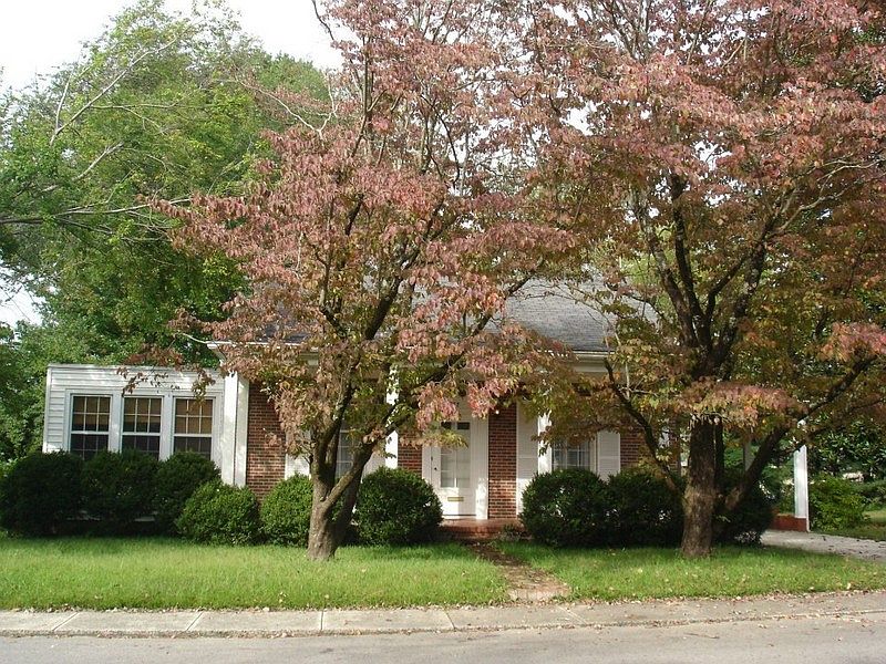 Nice house, nice neighbor