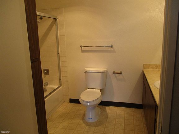 178 4th Ave. #10 8-5-16 006