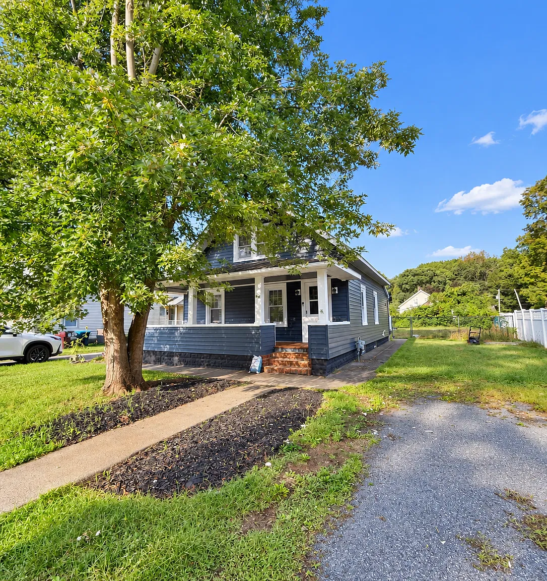 587 Lower Oak St — Photo 1