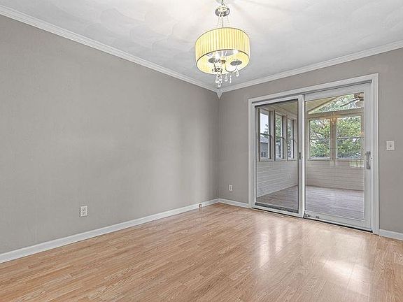 5th image of 13193 Stamford Ln
