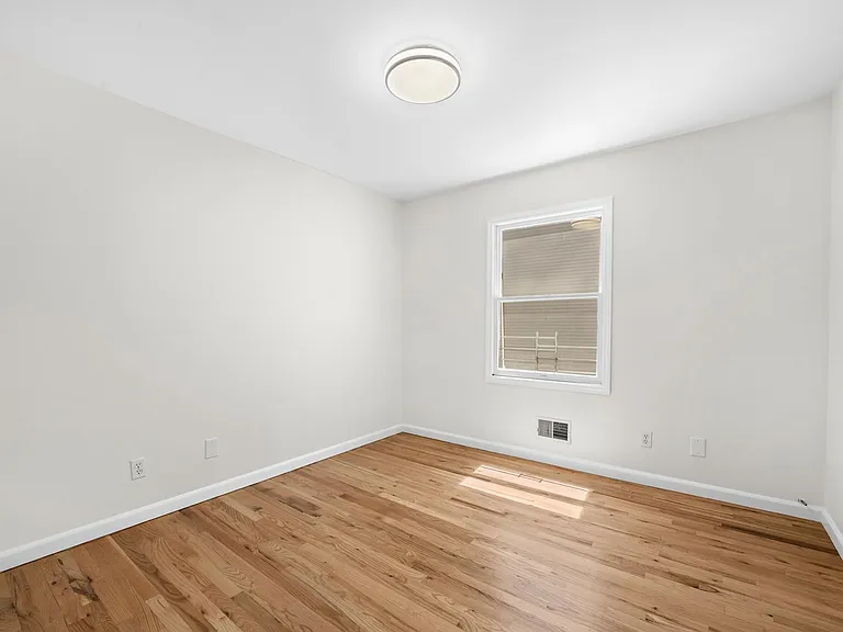 14 Elizabeth St #1 — Photo 13