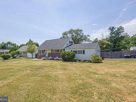 5th image of 702 Burbridge Rd