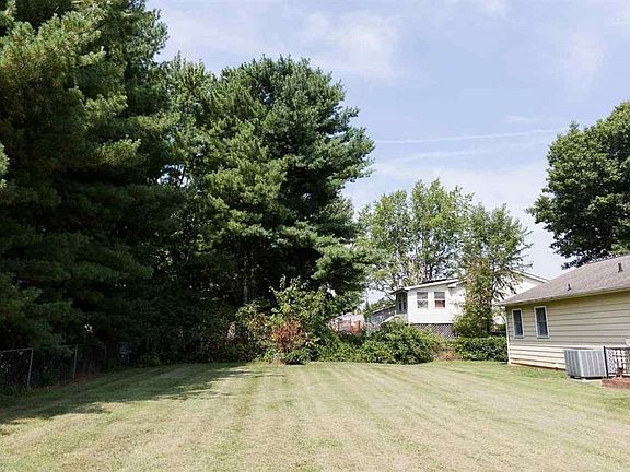 3rd image of 72 Idlewood Blvd