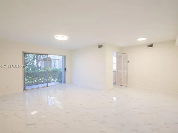 11250 SW 13th St APT 104, Hollywood, FL 33025