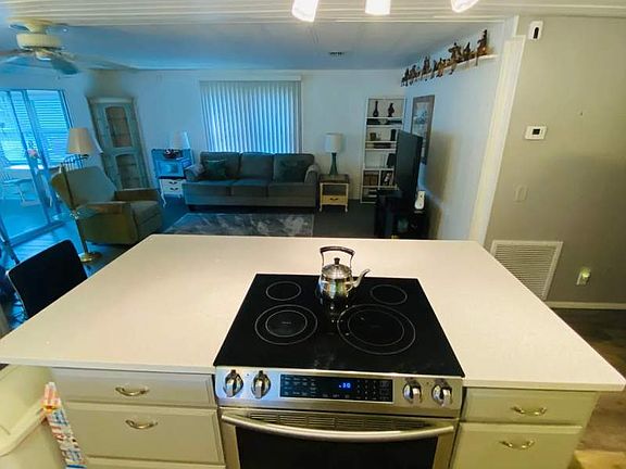 2nd image of 410 Beaver Run St