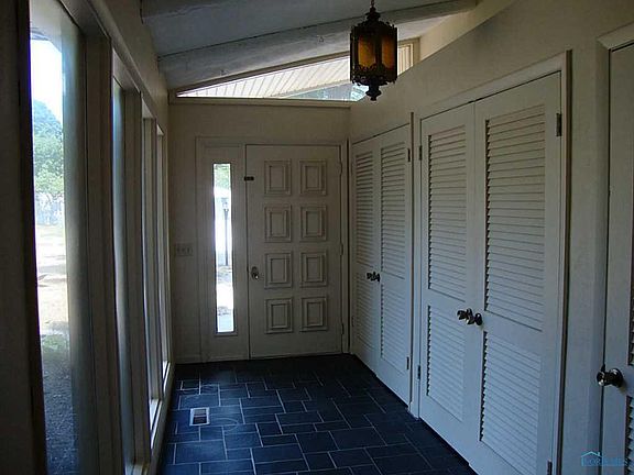 2nd image of 3605 W Lincolnshire Blvd