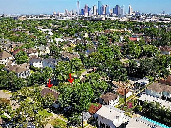 In the heart of the Heights close to everything