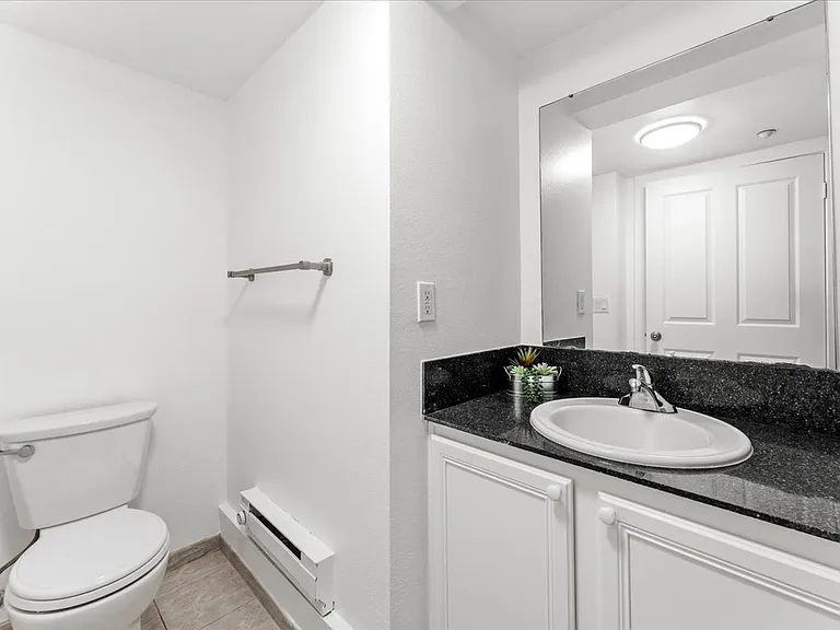 1714 NW Couch St #20 — Photo 19