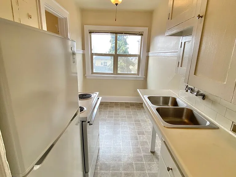 Belmont Apartments — Photo 20