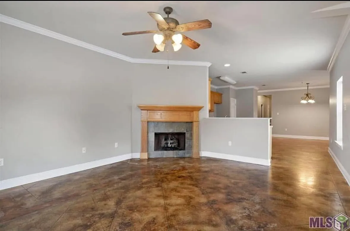 2 bed, 1701 sqft, $1,600 — Photo 1