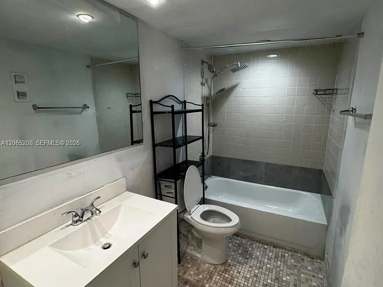 555 NE 123rd St #215-D — Photo 7