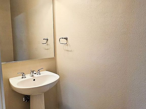 5th image of 165 Casey Way