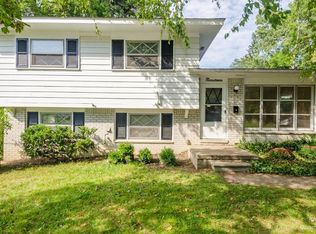 19 Donegal Ct, Ann Arbor, MI 48104