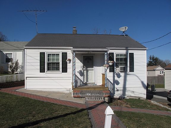 2nd image of 12 Floral Ln