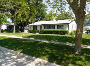 1721 Rosedale Ct, Aurora, IL 60506