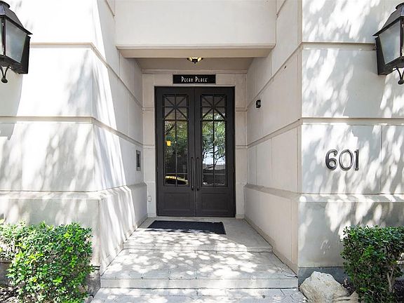 2nd image of 601 E 1st St APT 420