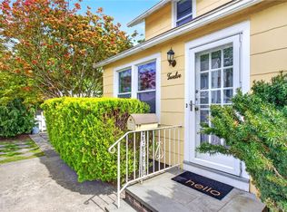 12 Smull Pl, Port Washington, NY 11050