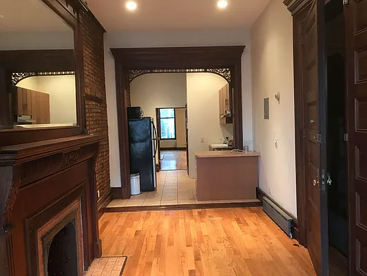 Rented by PLUSH REALTY Inc | media 27