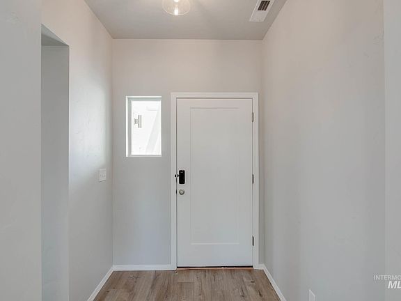 3rd image of 408 Jadeite Ave