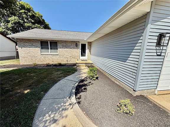 2nd image of 1520 Highland Ct