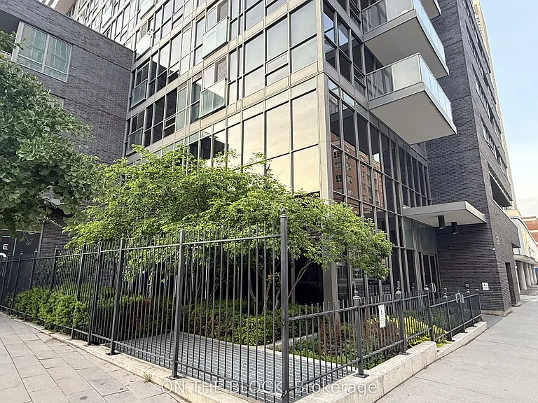 320 Richmond St E #313 — Photo 43