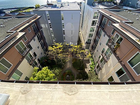 5th image of 323 Queen Anne Ave N APT 400