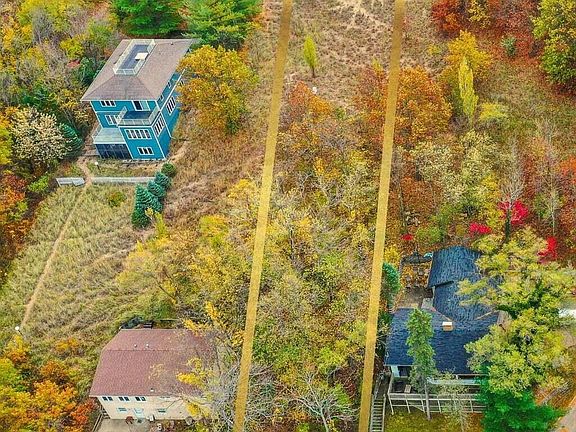 2nd image of 605 Lake Shore Dr