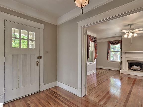 2nd image of 208 W Park Ave