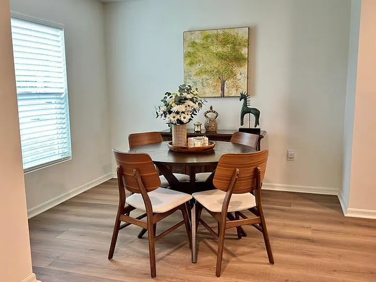 901 SW Fisherman Ave — Photo 3