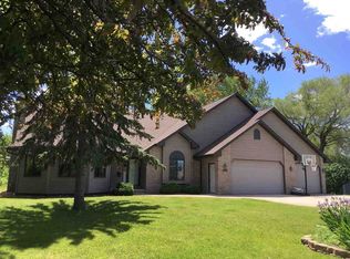 3682 Van Laanen Rd, Green Bay, WI 54311