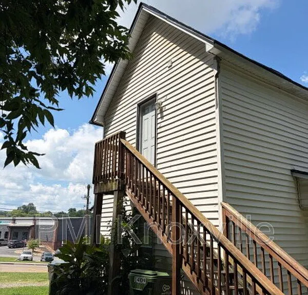 1409 Sevierville Rd — Photo 2