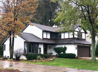 365 Lake Park Dr, Bay Village, OH 44140