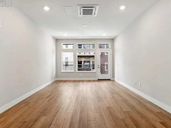 220 Waters Park Cir #203, San Mateo, CA 94403