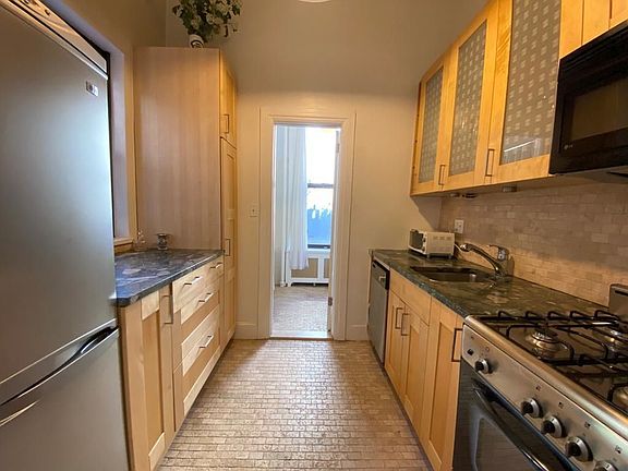 5th image of 29 W 89th St APT 4