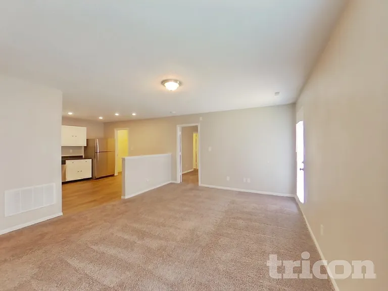 7433 Tassel Ct — Photo 3
