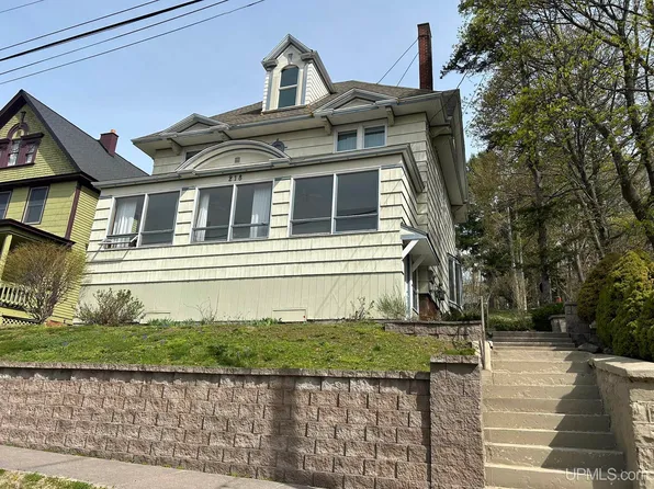 218 Mason Ave, Hancock, MI 49930