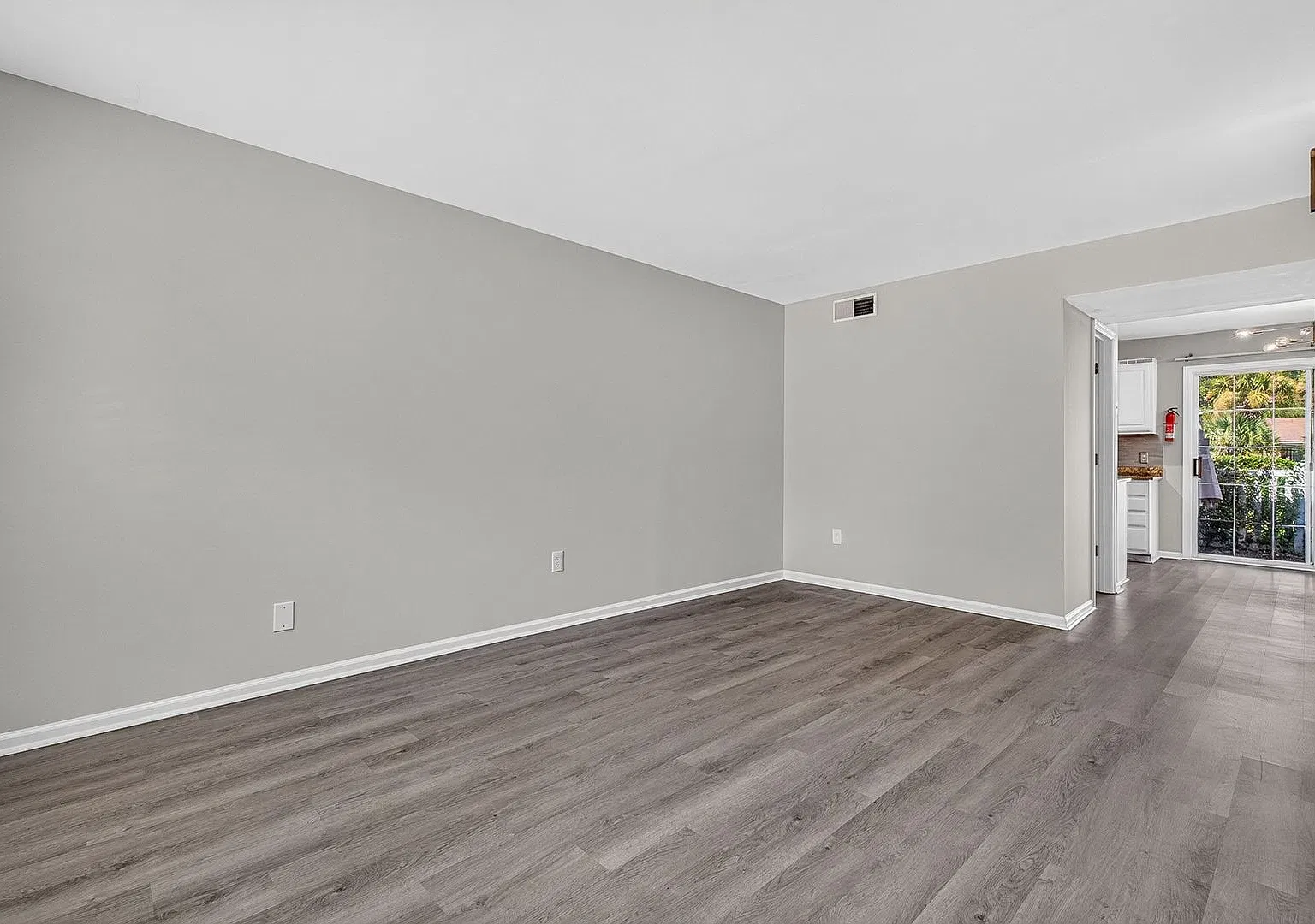 Comfortable Ladson Home Near Everyday Conveniences — Photo 4