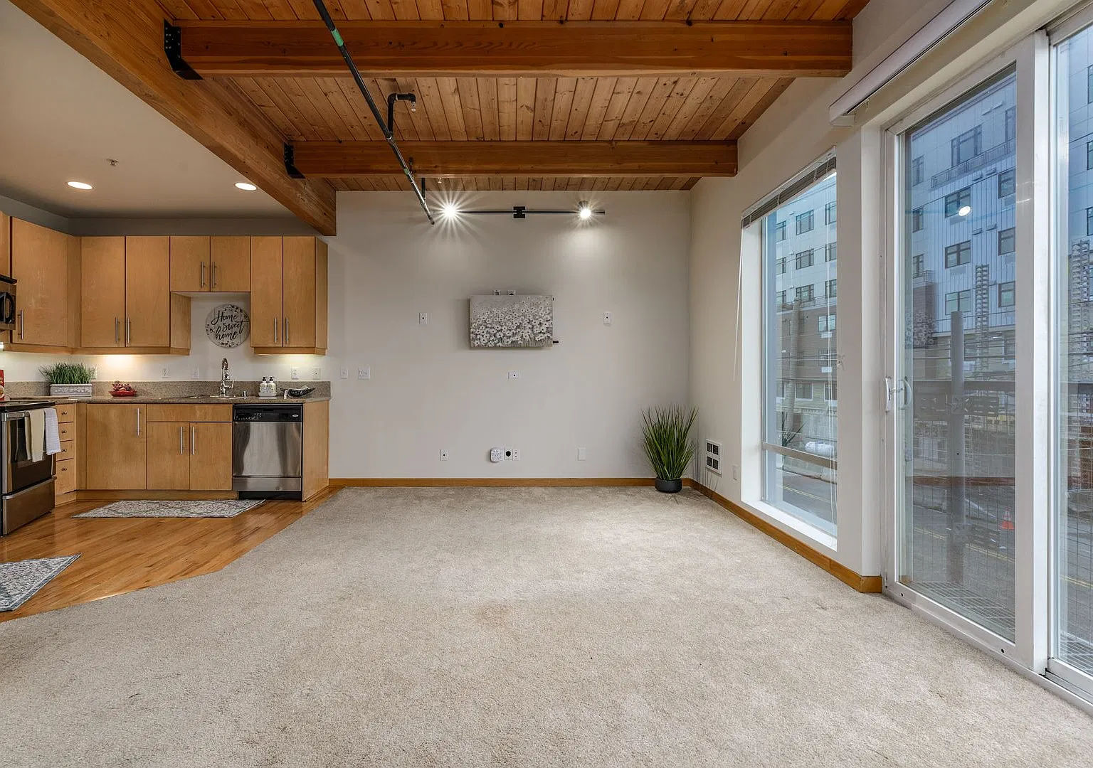 Industrial Townhouse featuring LARGE attached garage! — Photo 4