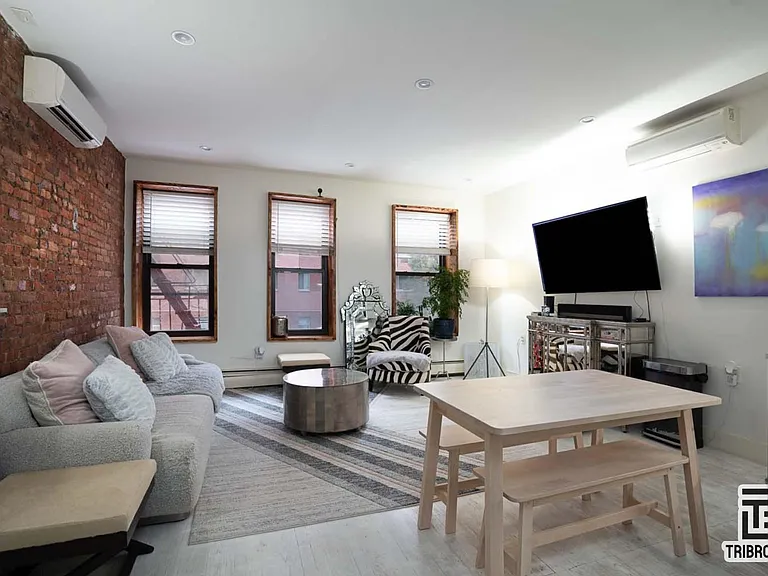 2032 2nd Ave #7 — Photo 3