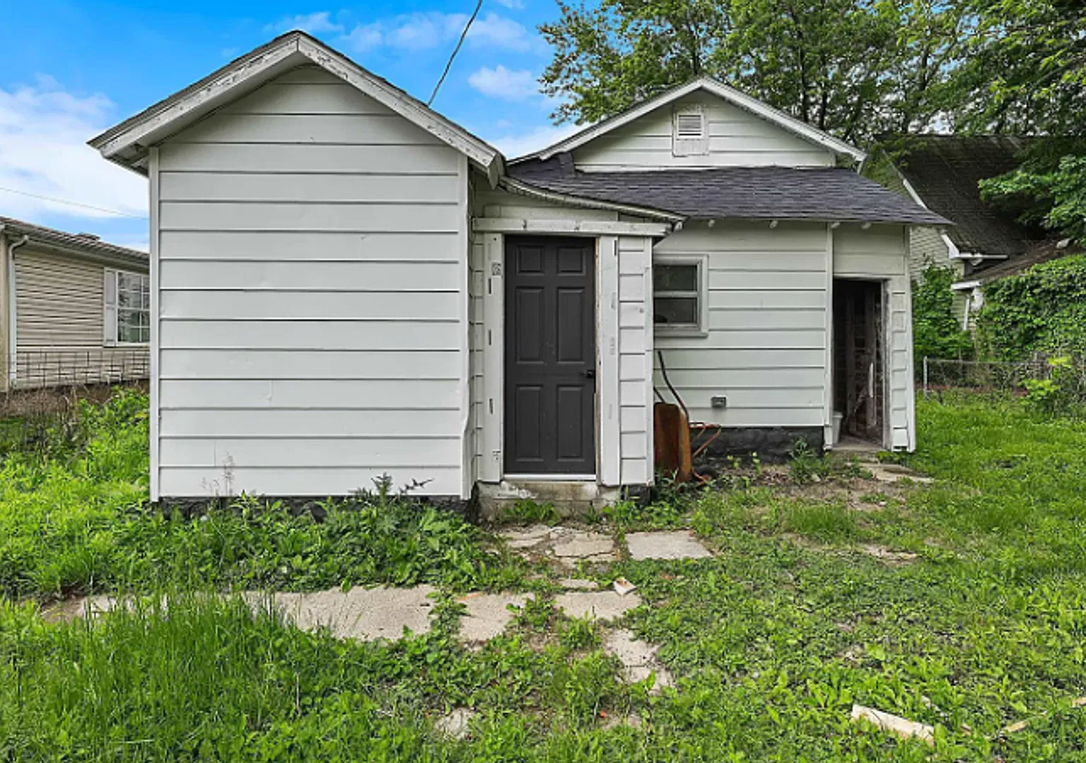 Fully Remodeled 3 Bedroom Windfall Home! — Photo 4