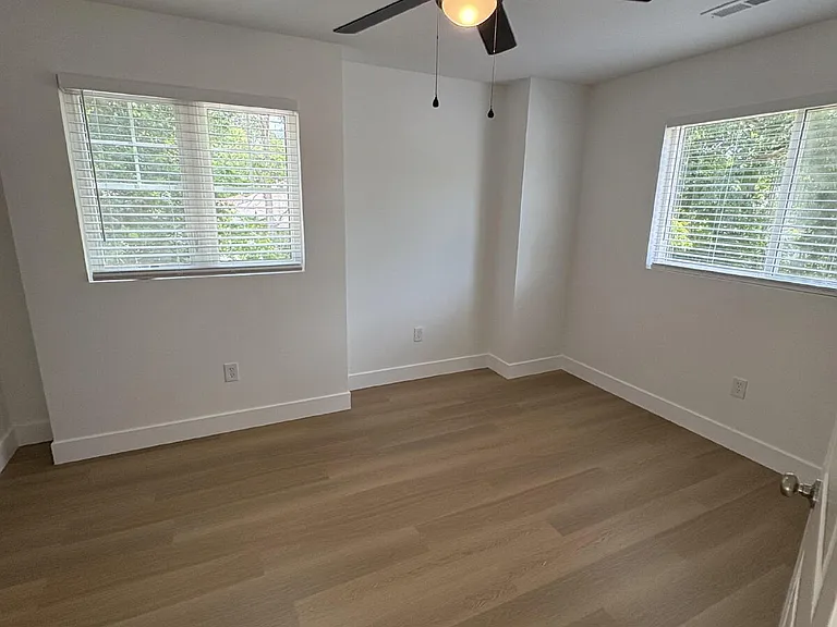 708 N William St #102 — Photo 11